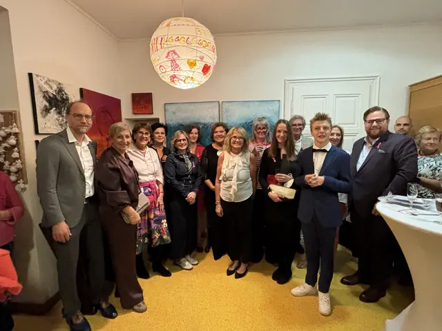 Gastgeberin Susanne Kunz freute sich gemeinsam mit Marco Hassler (Präsident der Österreichischen Krebshilfe Burgenland), Pink Ribbon Botschafterin Ágnes Ottrubay, Bürgermeisterin Claudia Schlager und Stadtrat Thomas Haffer über zahlreiche Gäste an diesem Abend. | Foto: MeinBezirk/Barbara Babonitsch-Diewald