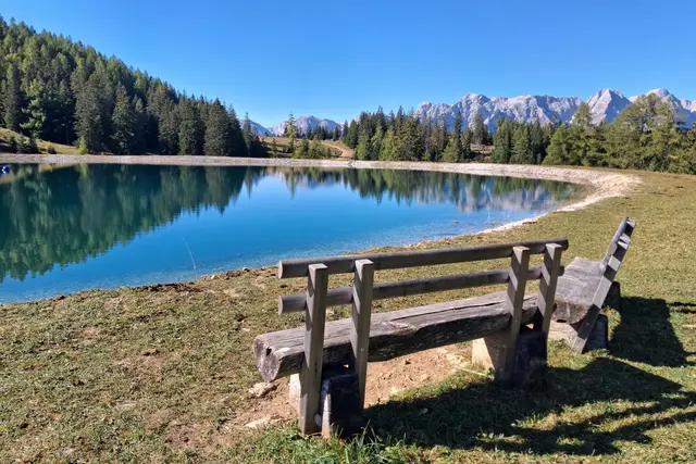 ...hinsetzen und genießen am ersten kleinen Speicherteich.