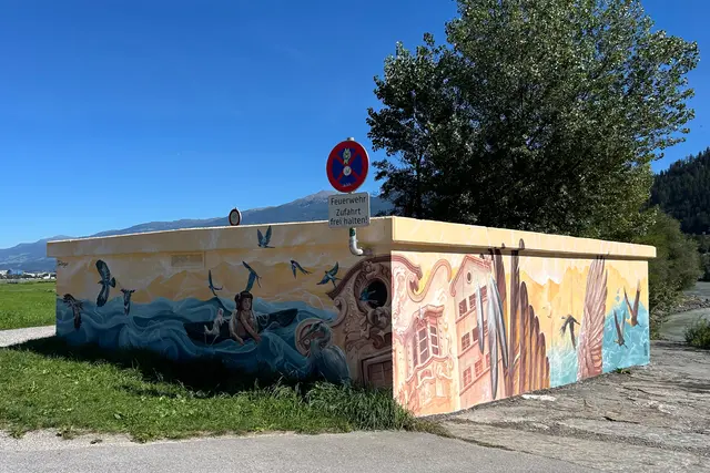 ... und nachher. Julia Großberger schuf hier in den Sommermonaten das Mural „Wandervögel über dem Innsbrucker Meer“. | Foto: © Stadt Innsbruck/A. Kreisl