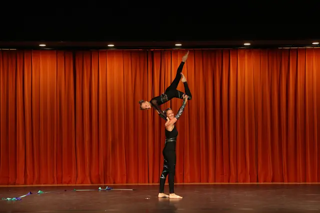 "Our way of Life" - Pia und Cataleya Nageler, das Mutter-Tochter-Team bleibt auch beim World Contest siegreich.  | Foto: Valeina Dance