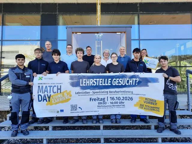 Match Day: Hinten v.l.n.r. Dietmar Karner, Christian Nagl, Christian Floh, Elisabeth Roggenland, Gerhard Leutgeb, Verena Lechner vorne Lehrlinge der Berndorf Sondermaschinenbau GmbH. | Foto: LEADER-Region Triestingtal+