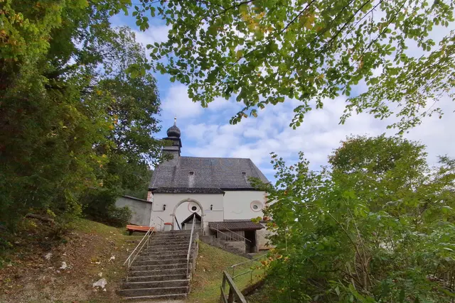 ....diese 1618 erbaute, spätbarocke Bergkirche wurde durch den traditionsreichen *MUSIK-SOMMER* KLAUS bekannt, der seit 1962, jeweils an Samstagen wo im Juli und August, Konzerte bei Kerzenschein stattfinden.