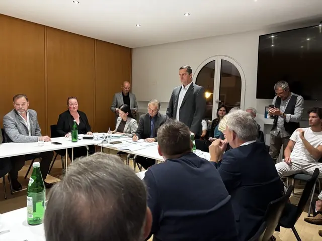 Vizebürgermeister Franz Fabian eröffnete die Gemeinderatssitzung.  | Foto: Elisabeth Kloiber/MeinBezirk