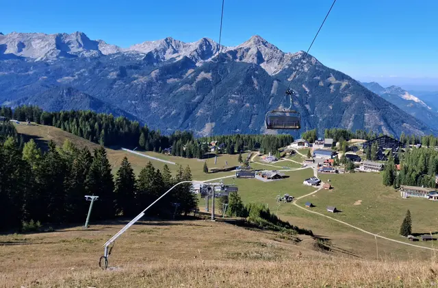 ...die Wartungen der Seilbahnen und Schilifte sind im vollen Gange. Der Winter kommt hoffentlich in dieses schöne Schigebiet.