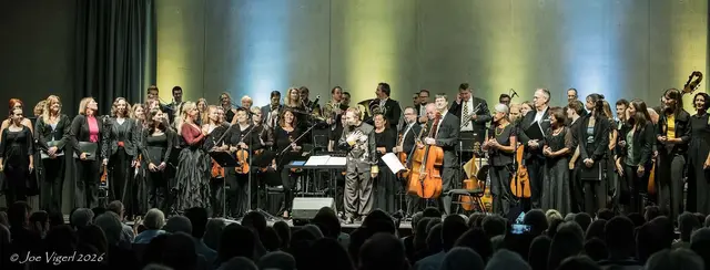Das Orchester unter Dirigent Alessandro Traina bot ein vielseitiges Programm von Klassik bis Austropop. | Foto: Joe Vigerl