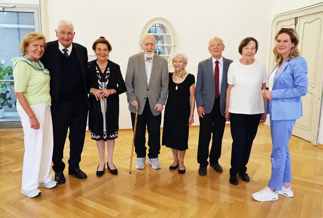 Drei Ehepaare feierten ihre Diamantene Hochzeit – wir gratulieren Monika und Peter Ertl, Elfriede und Karlheinz Webersinke sowie Lieselotte und Dankmar Lang (v.l.). | Foto: Marktgemeinde Maria Enzersdorf