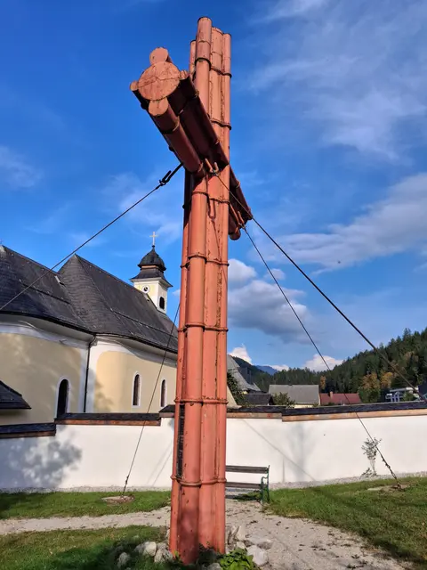 ...beindruckend find ich die Geschichte von diesem roten PRIELKREUZ. 