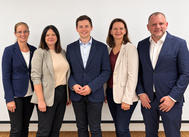 Hollensteins Bürgermeisterin Manuela Zebenholzer, Neo-Bezirksgeschäftsführerin Tina Fuchs, Bezirksgeschäftsführer Andreas Fröhlich, SPÖ-Bezirksvorsitzende Kerstin Suchan-Mayr und Landesgeschäftsführer Wolfgang Zwander. | Foto: SPÖ Bezirk Amstetten