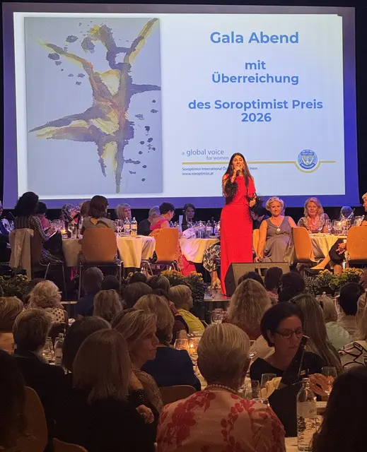 Monika Ballwein begeisterte mit Gesang bei der feierlichen Eröffnung und beim Gala-Abend. | Foto: Soroptimist Club