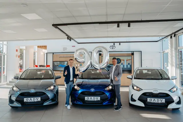 Zum Jubiläum macht Gady Fehring Autofahren noch attraktiver und bietet den TOYOTA Yaris Vollhybrid zu besonders günstigen Konditionen. | Foto: Gady Fehring