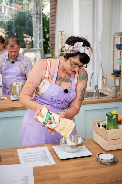 Heike Reinfeld aus Deutschkreutz liebt es, mit Torten und Fondant ihre kreative Seite auszuleben.  | Foto: PULS 4/Joerg Klickermann