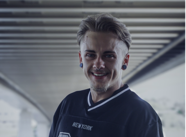 Mit ehrlichen Texten und einer klaren Botschaft möchte Nico Viehböck alias NIICO Menschen erreichen, die sich oft unverstanden fühlen.  | Foto: Leon Pictures