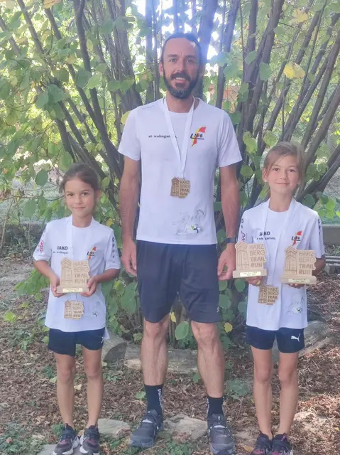 Die erfolgreichen LMB-Sportler aus Stoob beim 38. Harzberg Crosslauf: Samira Friedl, Dominik Friedl und Jamila Friedl. | Foto: LMB
