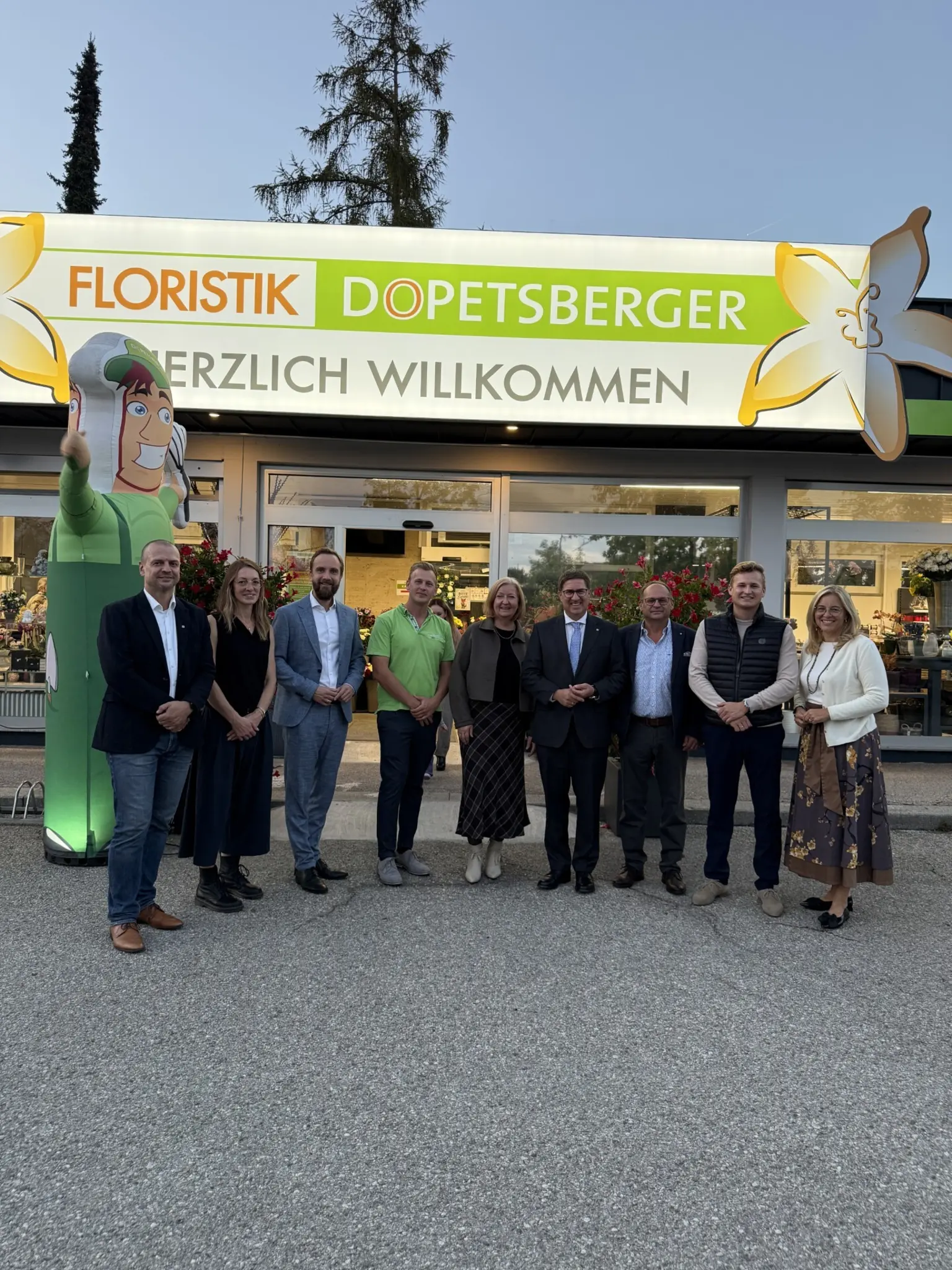 On Friedhofstraße: Dopetsberger Floristik opened a new location - | Wels & ...