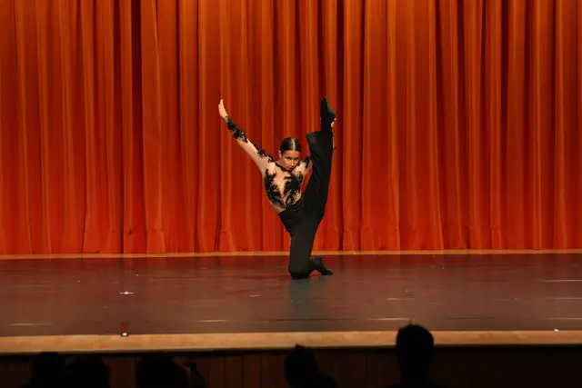 "Free to fly" - Tamina Sophie Jost bestätigt ihren Galaerfolg der European Open mit einem ersten Platz am World Dance Contest.  | Foto: Valeina Dance
