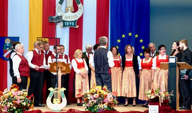 Der MGV St. Andrä begeisterte gemeinsam mit dem Gastchor "Kärntner in Salzburg" beim Herbstkonzert im Rathaussaal. | Foto: Privat