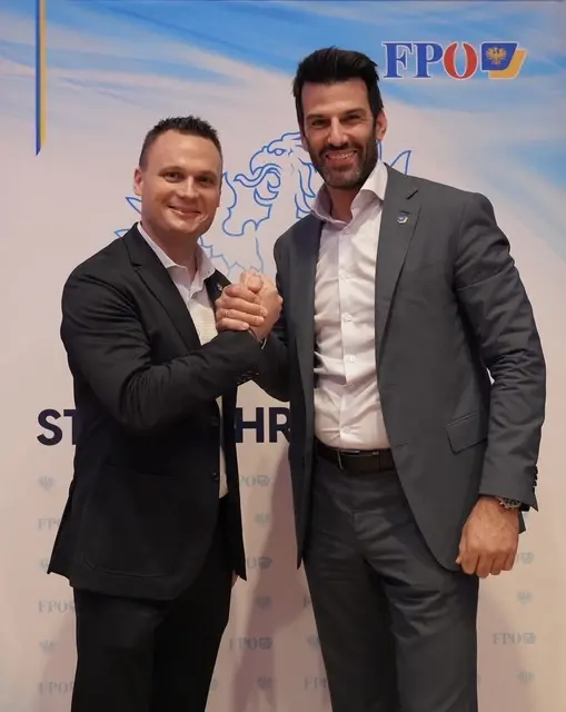 Udo Landbauer gratuliert Andreas Bors (links). | Foto: FPÖ Niederösterreich
