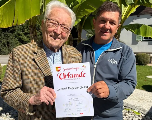Haben den grünen Daumen: Seniorchef Walter Hoffmann (98) und Hausmeister Anton Dadic | Foto: Privat
