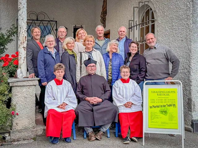 Das Team der Volksspielgruppe Bad Ischl bringt mit „Im Pfarrhof ist der Teufel los“ am 6., 7. und 8. November eine turbulente Komödie auf die Bühne des Ischler Pfarrsaals.
 | Foto: Volksspielgruppe Bad Ischl