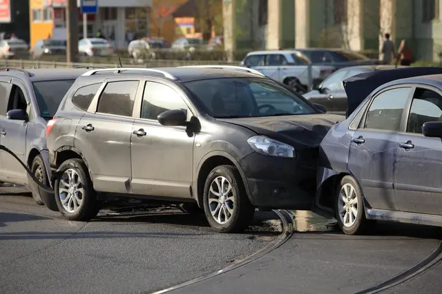 Der Unfall ereignete sich bei dichtem Verkehr in Spittal. (Symbolfoto) | Foto: stock.adobe.com/at/mrivserg 