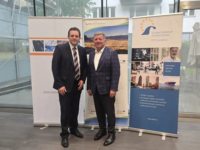 Im Rahmen der EUSALP Mobility Conference tauschte sich Verkehrslandesrat René Zumtobel mit Bayerns Verkehrsminister Christian Bernreiter zu Themen wie Transitverkehr, Schienenausbau und grenzüberschreitender Mobilität aus. | Foto: Land Tirol