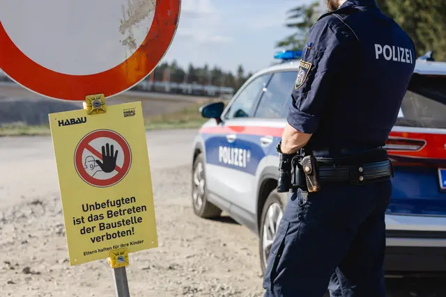 Die Asfinag macht darauf aufmerksam, dass das Betreten der S 10-Baustelle gefährlich und verboten ist | Foto: Asfinag/Flora Fellner