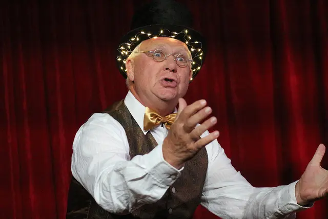 S'Theata Niederndorf spielt "Da Haftlmacher" (Gerhard Huber). | Foto: Schwaighofer