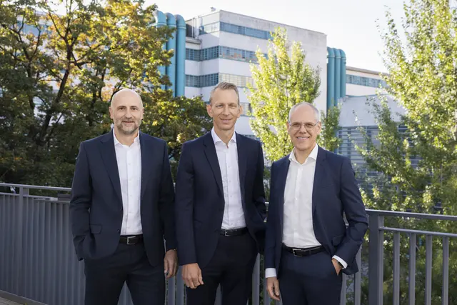 Christoph Wolkerstorfer (Chief Technology Officer), Sebastian Wolf (Chief Financial Office) und Henry Puhl (Chief Executive Officer). | Foto: TGW Logistics Group/APA-Fotoservice/Philipp Greindl