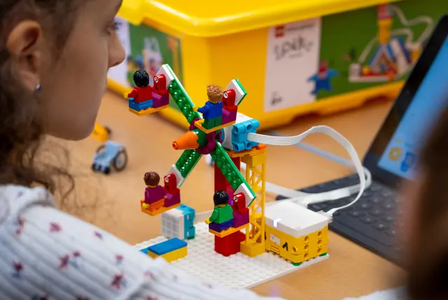 Die MINT-Schecks ermöglichen Tiroler Pädagoginnen und Pädagogen, kreative Projekte in Mathematik, Informatik, Naturwissenschaften und Technik abseits des regulären Unterrichts umzusetzen und Kindern sowie Jugendlichen einen praxisnahen Zugang zu Forschung, Experimenten und Innovation zu eröffnen. | Foto: Land Tirol/Neuner