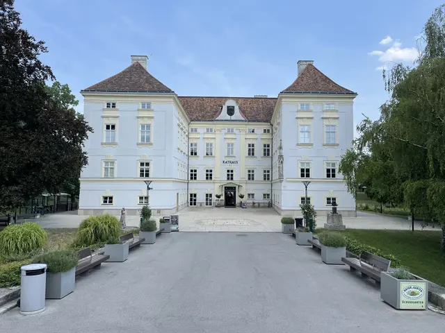 Das Rathaus in Bad Vöslau, das Stadtfest findet im Schlosspark statt. | Foto: Preineder