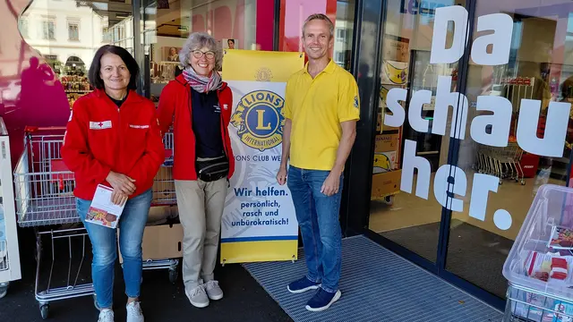 Der Lions Club Weyer unterstützte wie schon in den Vorjahren beim Sammeltag die Mitarbeiter des Rotkreuz-Marktes. | Foto: OÖRK/Wolfgang Schachner