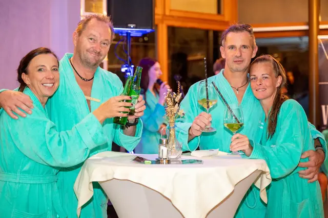 Die Gäste wurden mit einem abwechslungsreichen Buffet und kühlen Getränken versorgt. | Foto: Varh