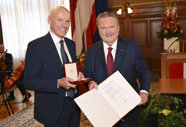 Peter Resetarits wurde in Wien geboren. Nach seinem Jus-Studium zog es ihn als Journalist zum ORF. | Foto: Stadt Wien/Christian Jobst