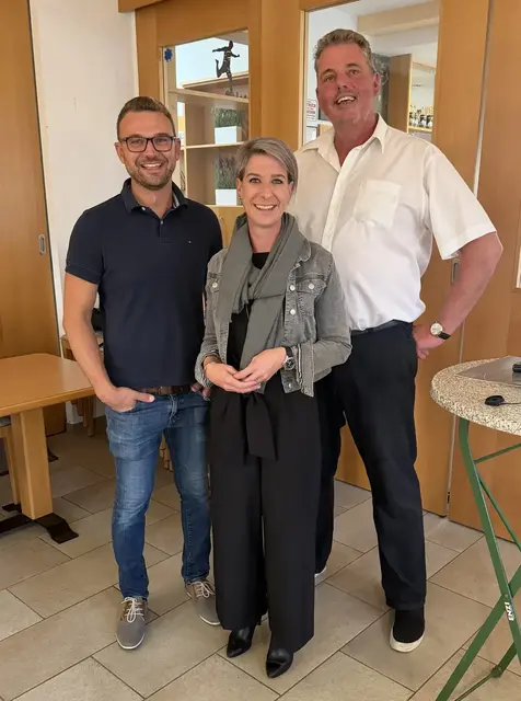 Christian Hammerschmid mit Marion Kullmann und Franz Hinterleitner.
 | Foto: Wirtschaftsbund Bezirk Linz-Land