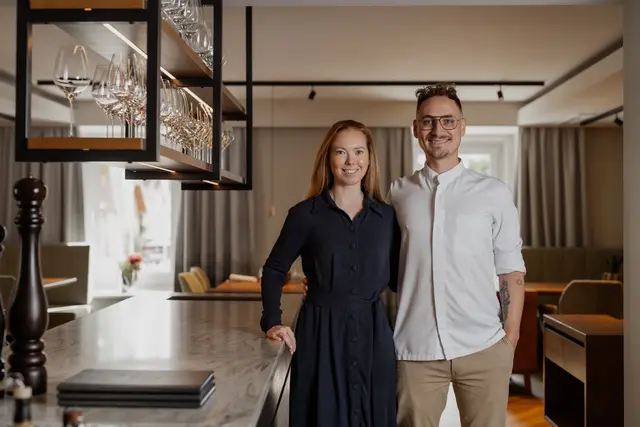Julia und Florian Wörgötter in ihrem völlig umgebauten Gasthaus in Ligist | Foto: Die Abbilderei