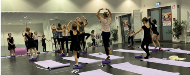 Ballettlehrerin Inna Dörfler verstärkt die technische Ausbildungslinie und so bietet die Academy eine durchgehende Ausbildungslinie von vier bis 18 Jahre an.  | Foto: Valeina Dance
