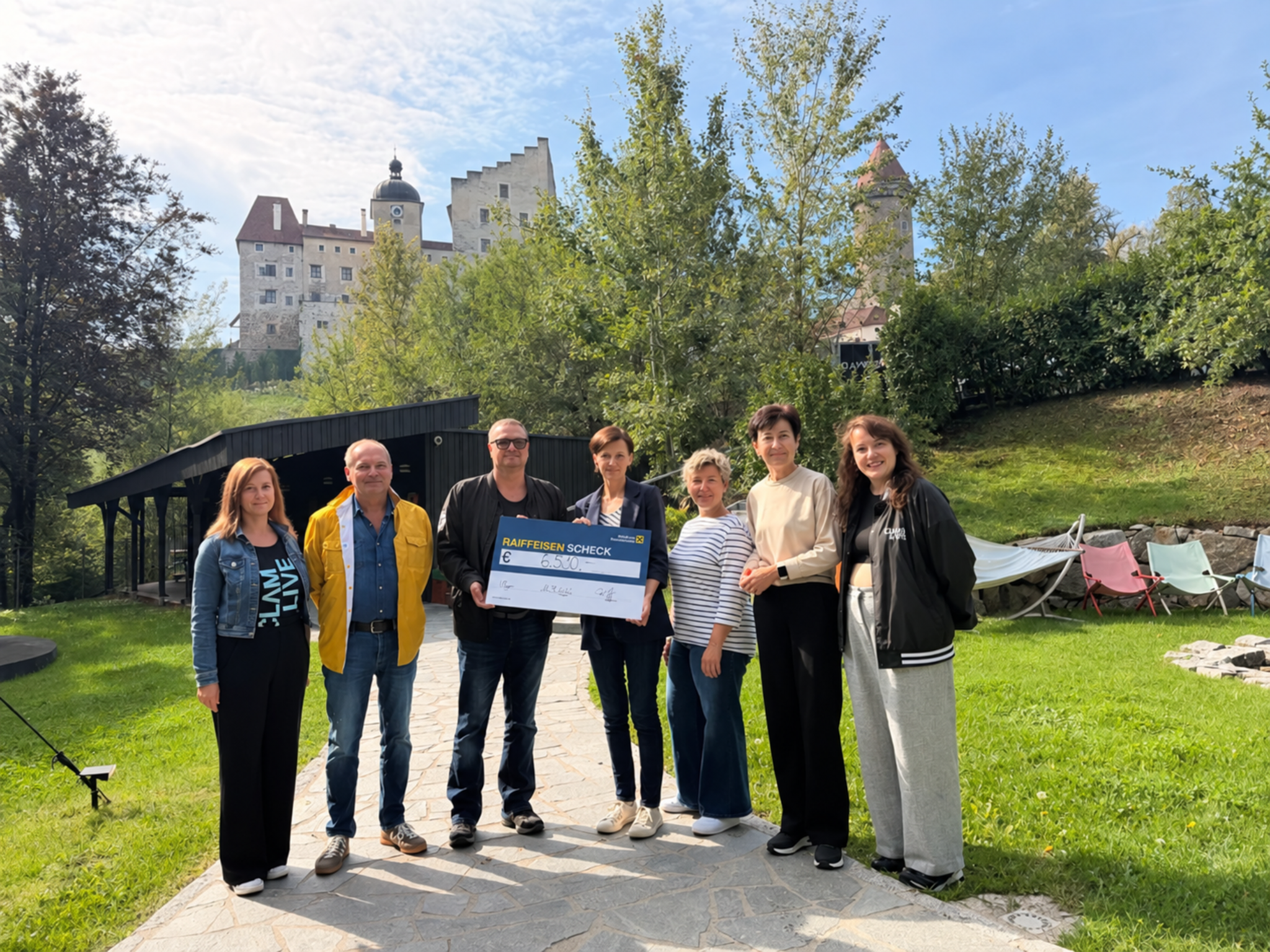 Donations at Clam concerts: 6,500 euros for the new women's shelter in ...