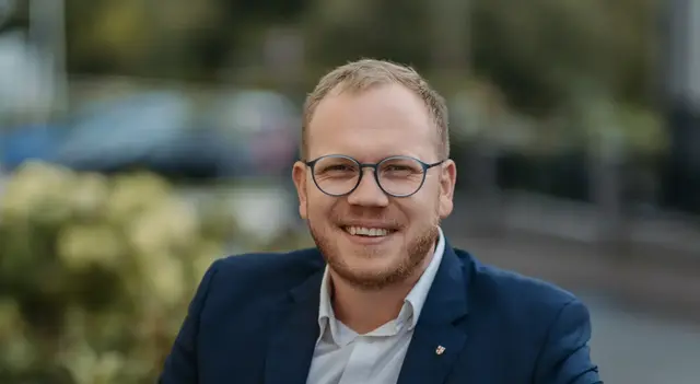 St. Florians Vizebürgermeister Michael Mollner (SPÖ) geht 2027 für die SPÖ ins Rennen um den Bügermermeistersessel. | Foto: MecGreenie