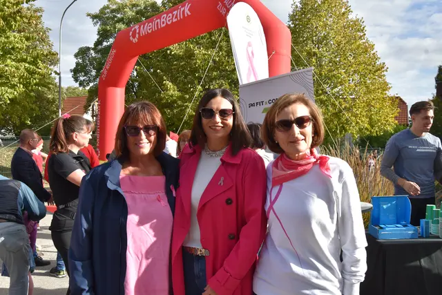 Veranstalterin Sylvia Kumaus, Landtagspräsidentin Astrid Eisenkopf und Krebshilfevertreterin Andrea Konrath 