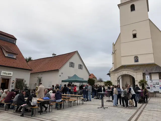 Von Beginn an bis weit in die Dunkelheit hinein freuten sich die Veranstalter über zahlreiche Besucherinnen und Besucher. 