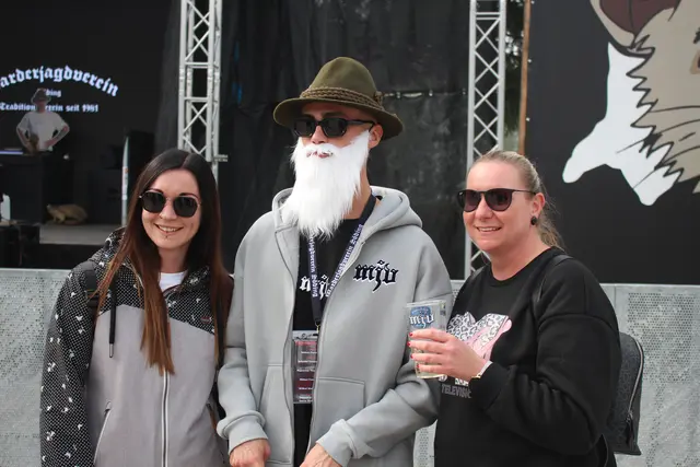 Die Kultfigur Gerhard Schwabler mit seinen Fans. | Foto: Patrick Marcher