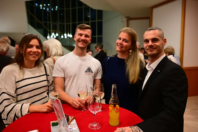 Gut unterhalten: Elena Schlögl, Andreas und Nicole Macsek und Marc Lausegger.  | Foto: Bernhard Baumgartner