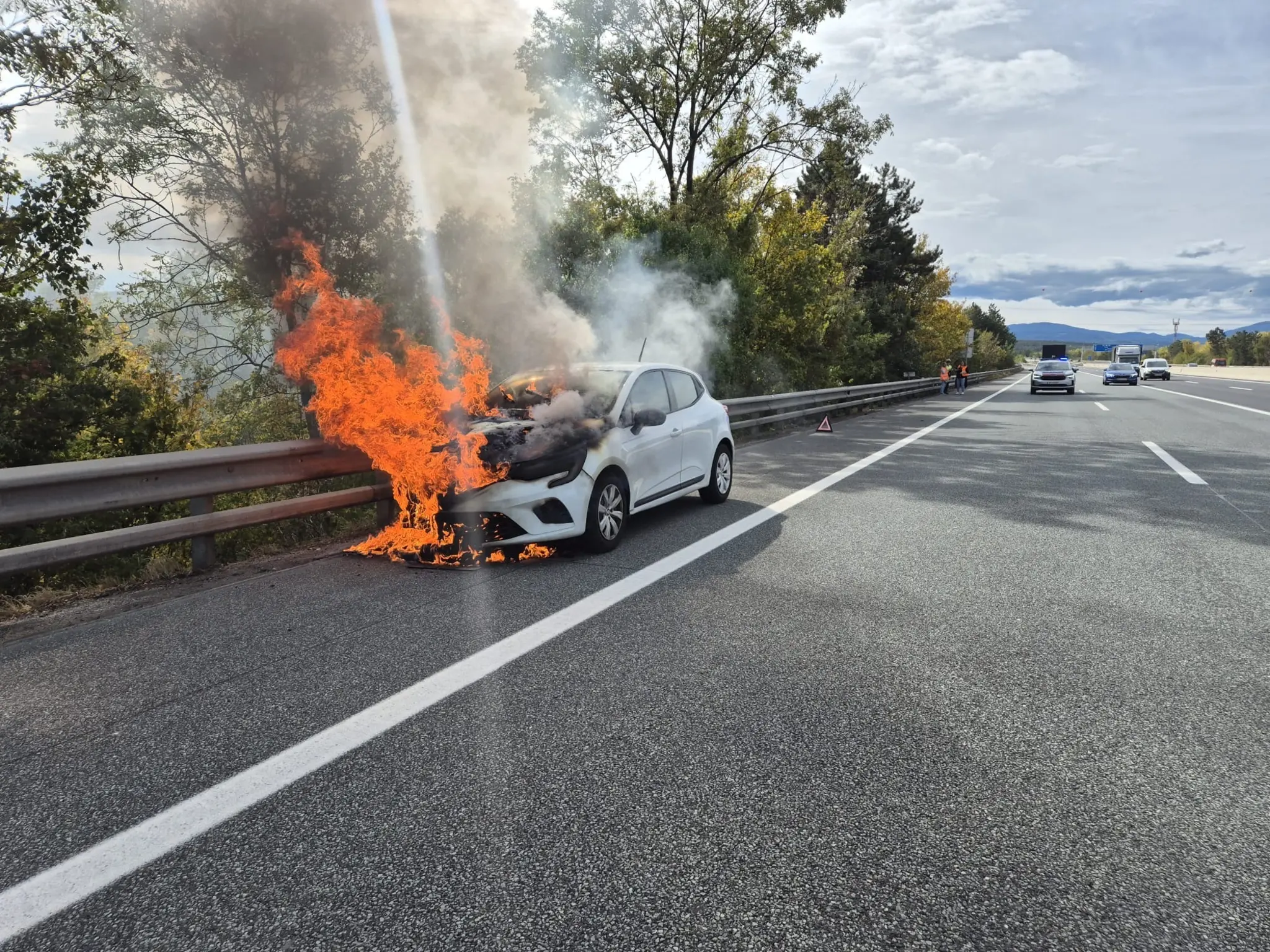 On duty: A car was on fire on the Southern Motorway - | Neunkirchen