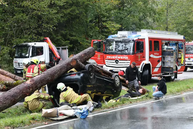 TENT 26: Große Katastrophenschutzübung der Bezirkshauptmannschaft Hallein mit mehr als 400 Einsatzkräften von Feuerwehr, Bergrettung, Wasserrettung, Höhlenrettung, Rotes Kreuz und Polizei im Wiestal.  | Foto: Land Salzburg / Franz Neumayr