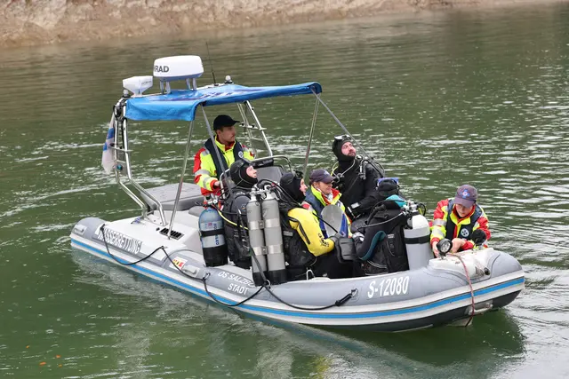 TENT 26: Große Katastrophenschutzübung der Bezirkshauptmannschaft Hallein mit mehr als 400 Einsatzkräften von Feuerwehr, Bergrettung, Wasserrettung, Höhlenrettung, Rotes Kreuz und Polizei im Wiestal.  | Foto: Land Salzburg / Franz Neumayr