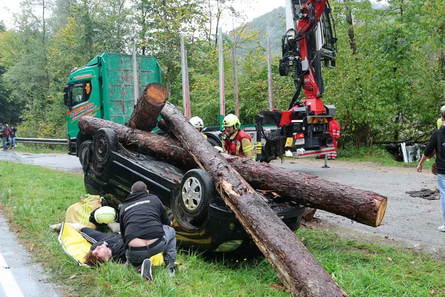 TENT 26: Große Katastrophenschutzübung der Bezirkshauptmannschaft Hallein mit mehr als 400 Einsatzkräften von Feuerwehr, Bergrettung, Wasserrettung, Höhlenrettung, Rotes Kreuz und Polizei im Wiestal.  | Foto: Land Salzburg / Franz Neumayr