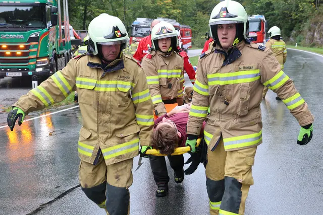 TENT 26: Große Katastrophenschutzübung der Bezirkshauptmannschaft Hallein mit mehr als 400 Einsatzkräften von Feuerwehr, Bergrettung, Wasserrettung, Höhlenrettung, Rotes Kreuz und Polizei im Wiestal.  | Foto: Land Salzburg / Franz Neumayr