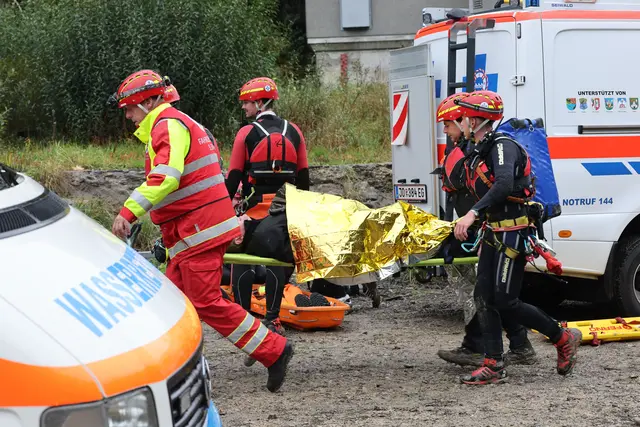TENT 26: Große Katastrophenschutzübung der Bezirkshauptmannschaft Hallein mit mehr als 400 Einsatzkräften von Feuerwehr, Bergrettung, Wasserrettung, Höhlenrettung, Rotes Kreuz und Polizei im Wiestal.  | Foto: Land Salzburg / Franz Neumayr