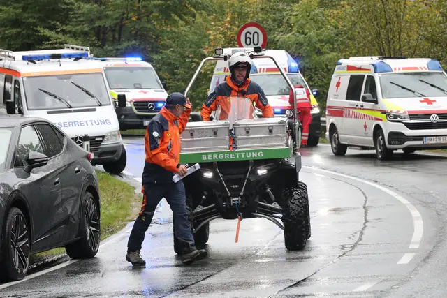 TENT 26: Große Katastrophenschutzübung der Bezirkshauptmannschaft Hallein mit mehr als 400 Einsatzkräften von Feuerwehr, Bergrettung, Wasserrettung, Höhlenrettung, Rotes Kreuz und Polizei im Wiestal.  | Foto: Land Salzburg / Franz Neumayr