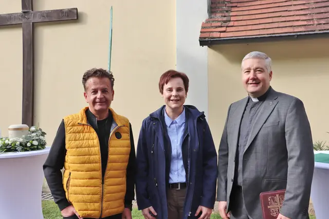 Diakon Wolfgang Garber, Martina Laubreiter/Wald &amp; Kirche und Pfarrer Claudiu Budău  | Foto: Edith Ertl